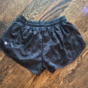 Lululemon hottie hot 2.5 shorts